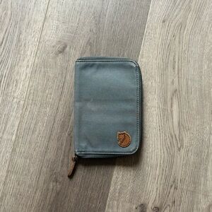 Fjällräven Gray Blue Zip Wallet